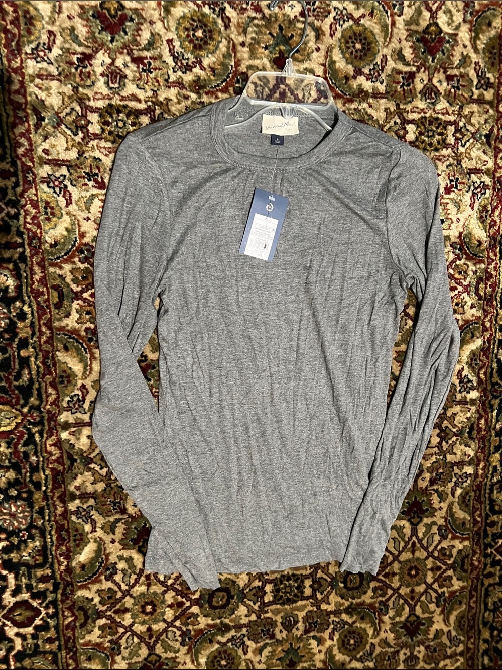 Universal Thread Gray Long Sleeve Crewneck Top Size Large Lightweight Tee